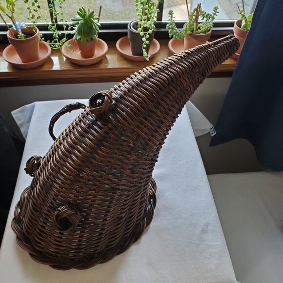 Large Woven Poly Rattan Dark Brown Horn of Plenty (Cornucopia) - Picture 5 of 7